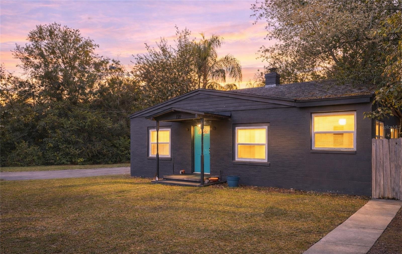 DIXIELAND - Residential Lease