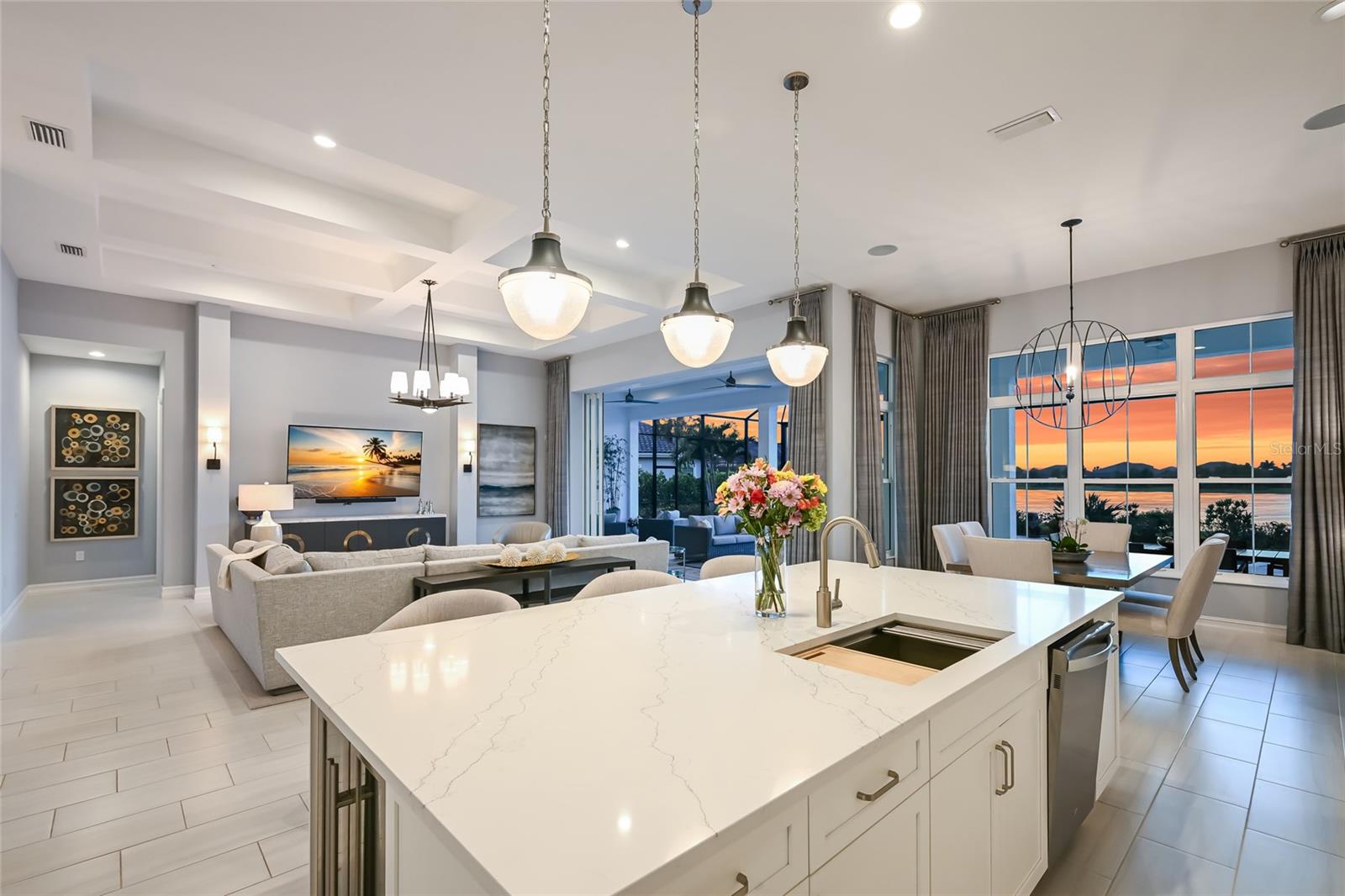 LAKE CLUB - Residential