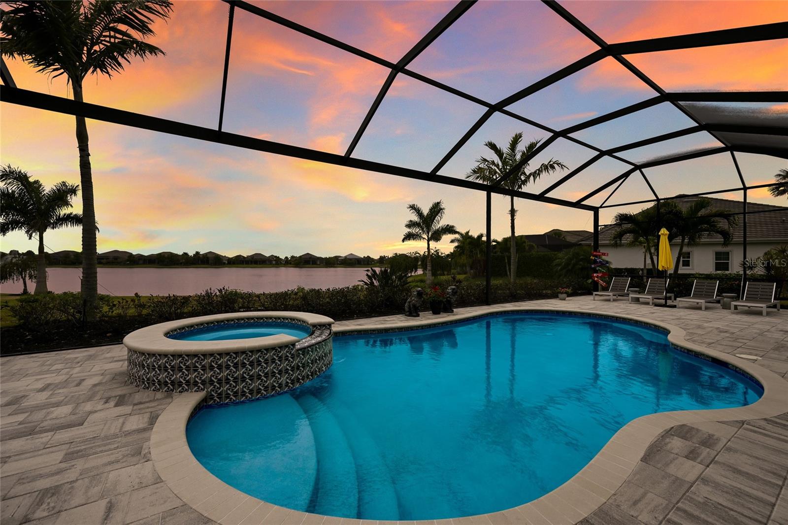 LAKE CLUB - Residential