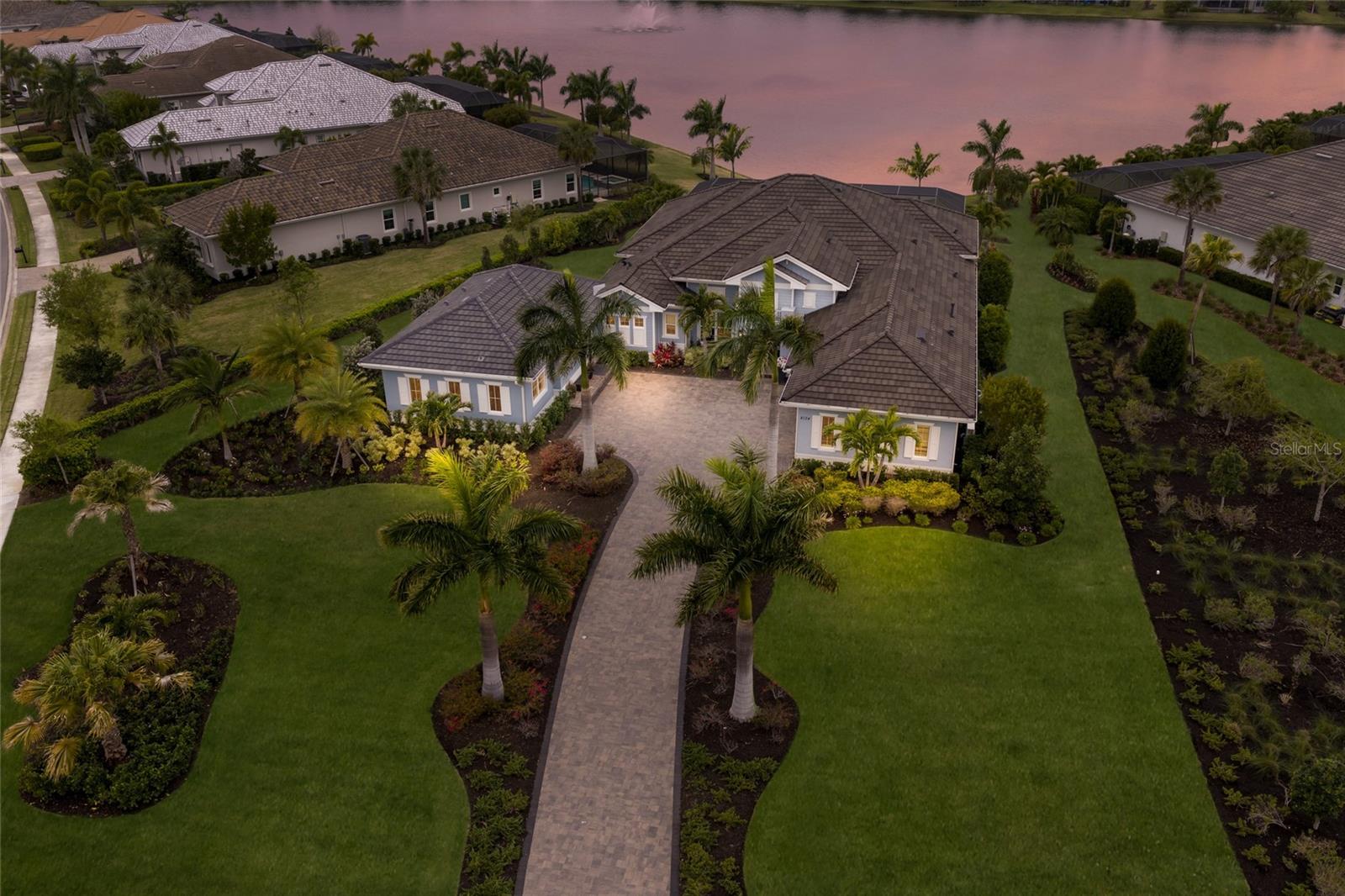 LAKE CLUB - Residential