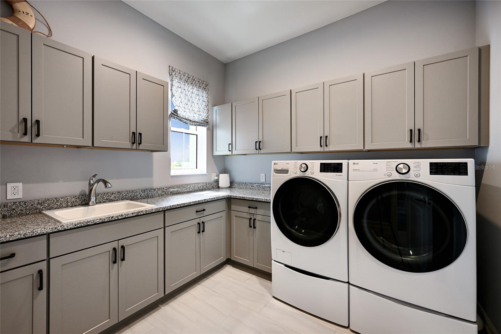 LAKE CLUB - Residential