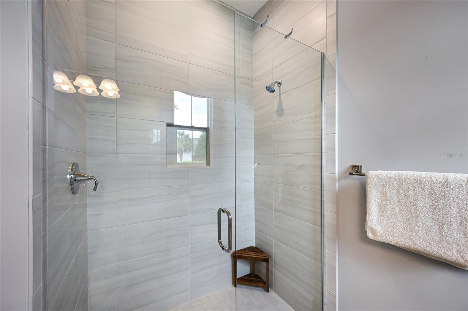 LAKE CLUB - Residential