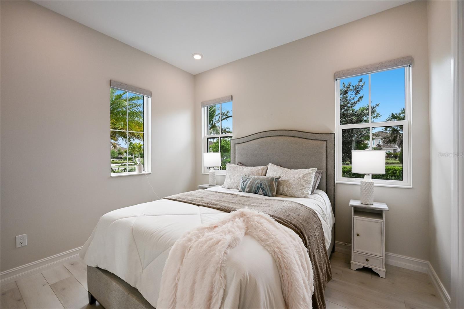 LAKE CLUB - Residential