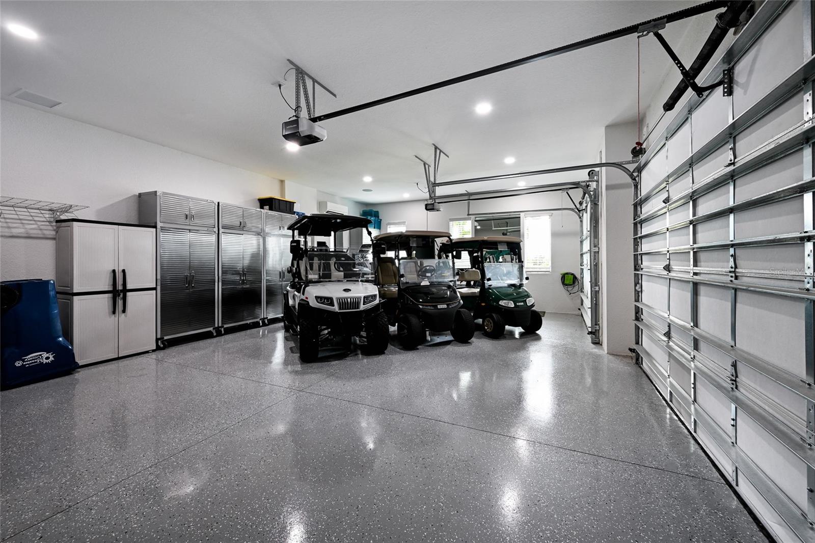 LAKE CLUB - Residential