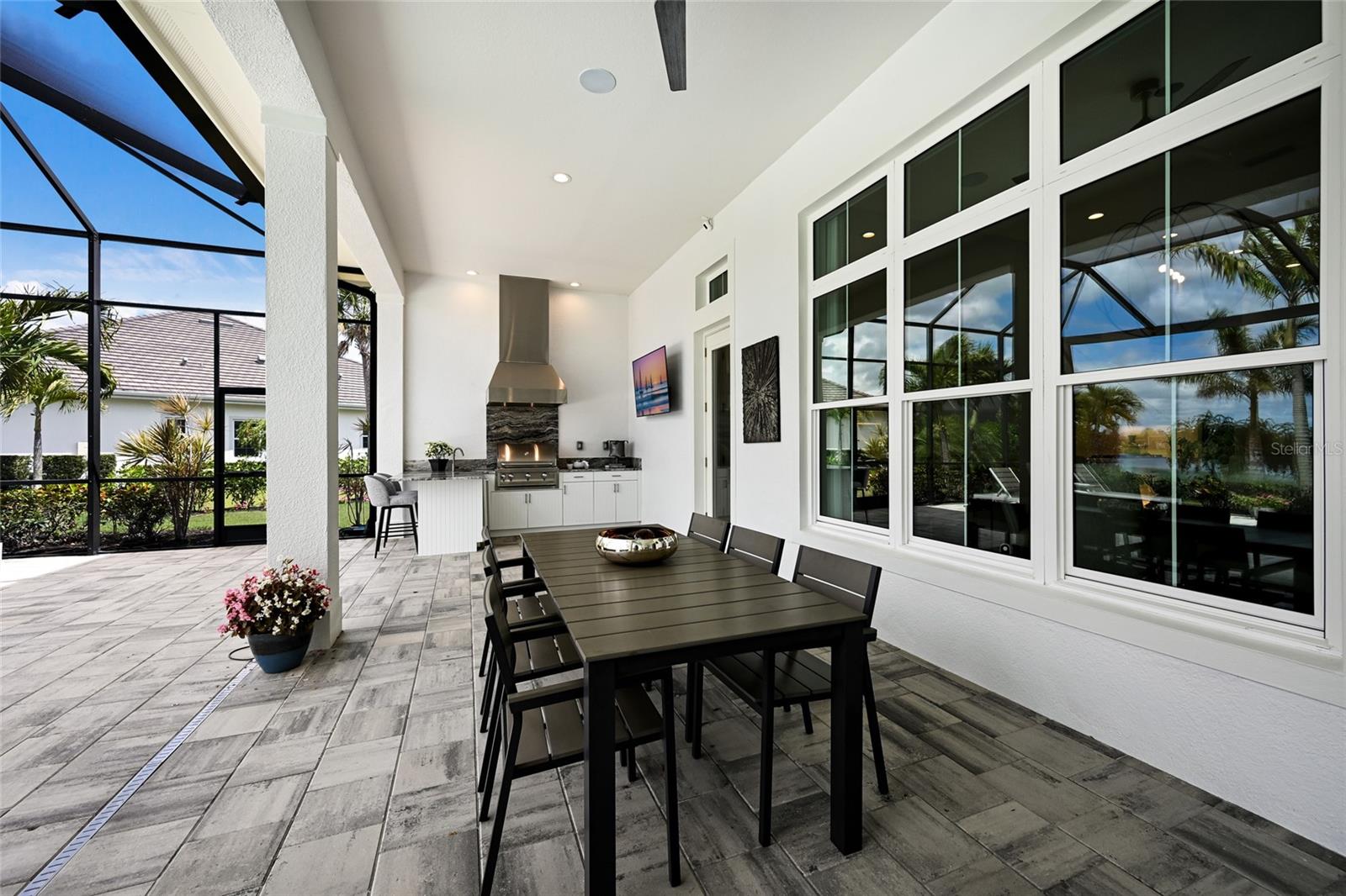 LAKE CLUB - Residential