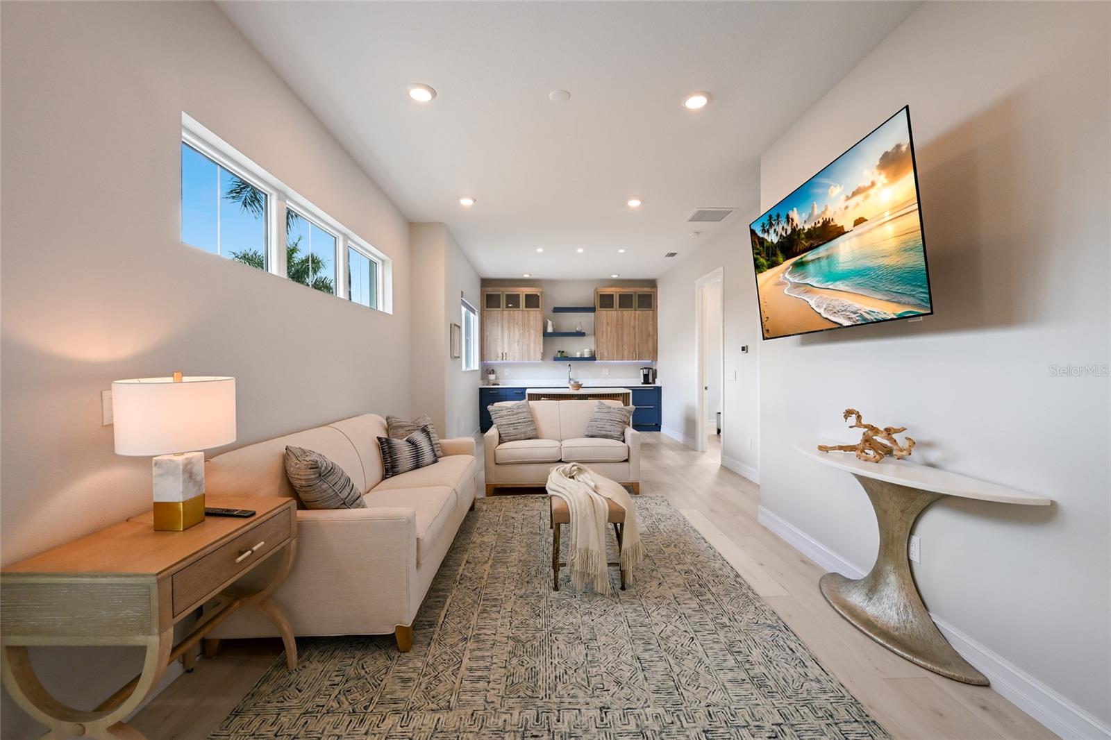 LAKE CLUB - Residential