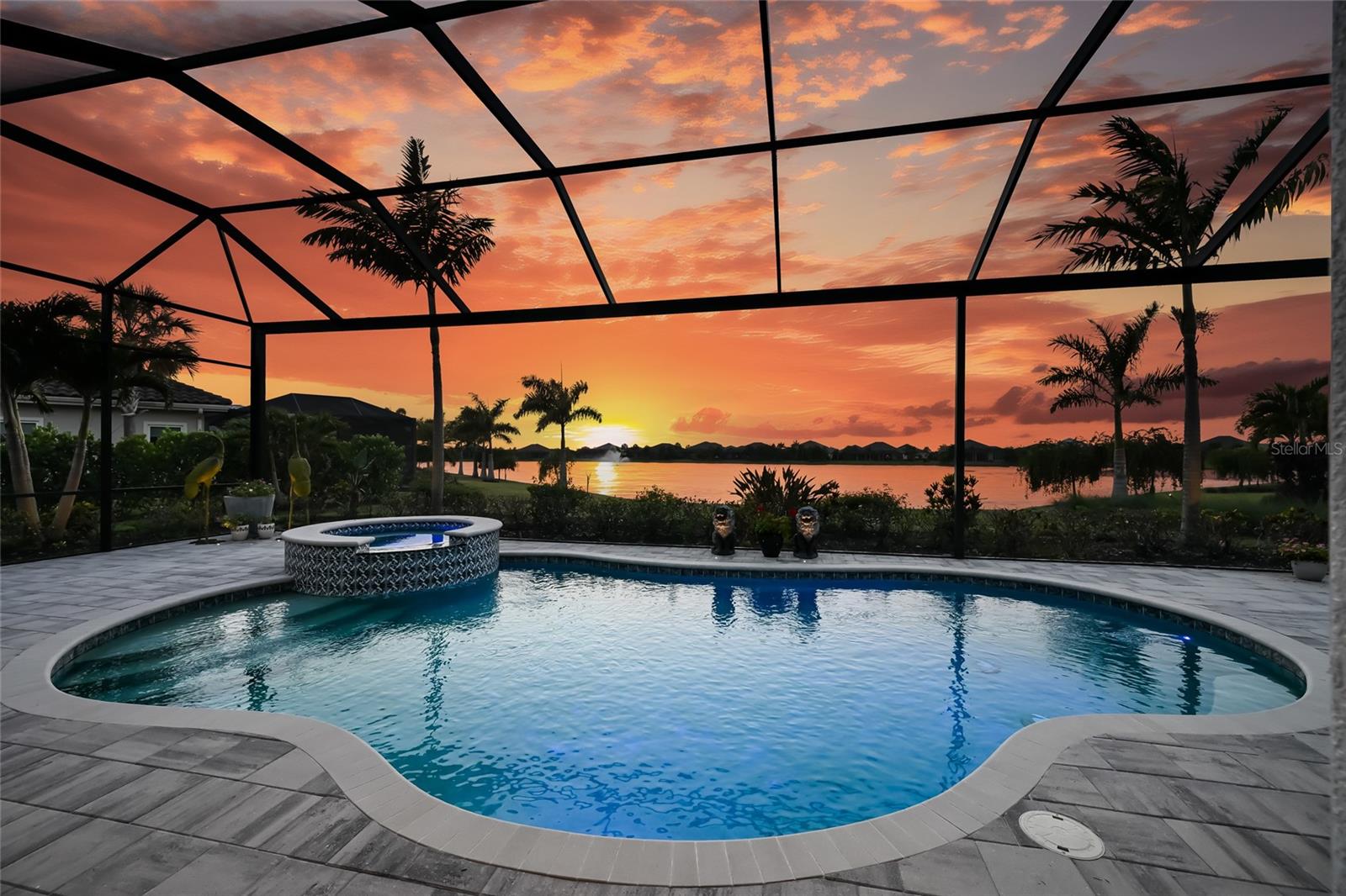 LAKE CLUB - Residential