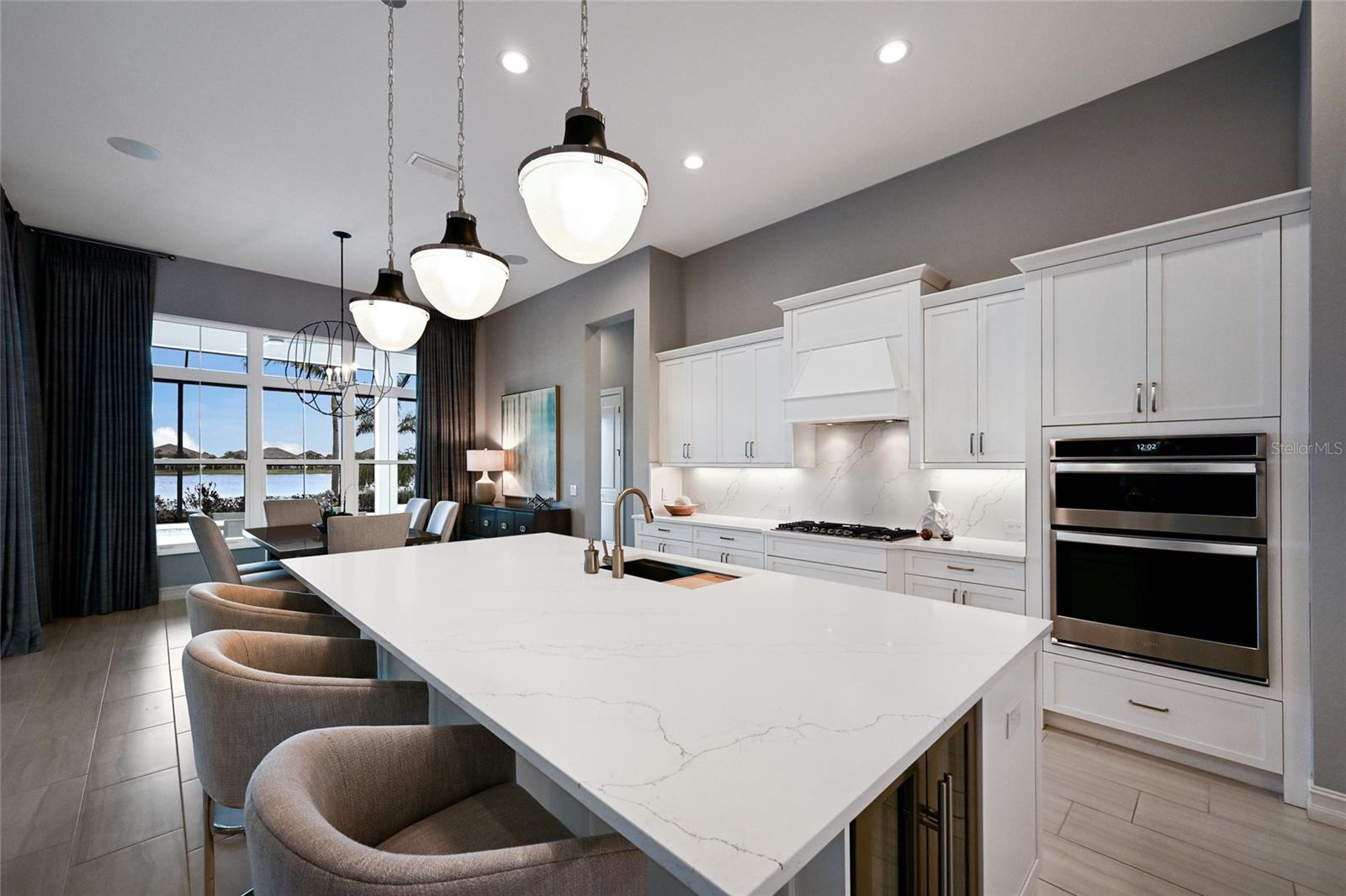 LAKE CLUB - Residential