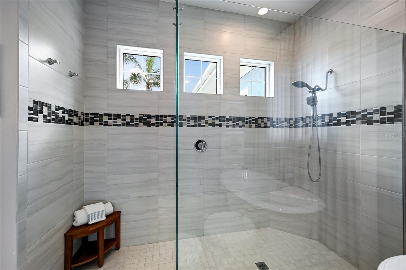 LAKE CLUB - Residential