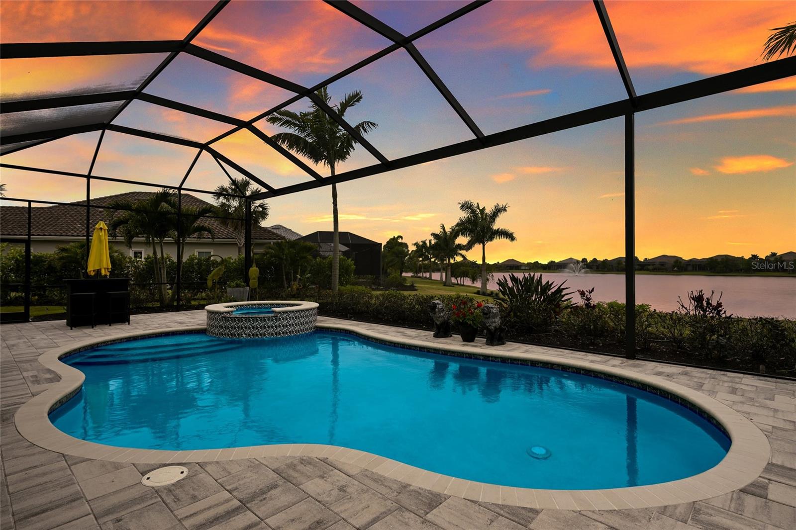 LAKE CLUB - Residential