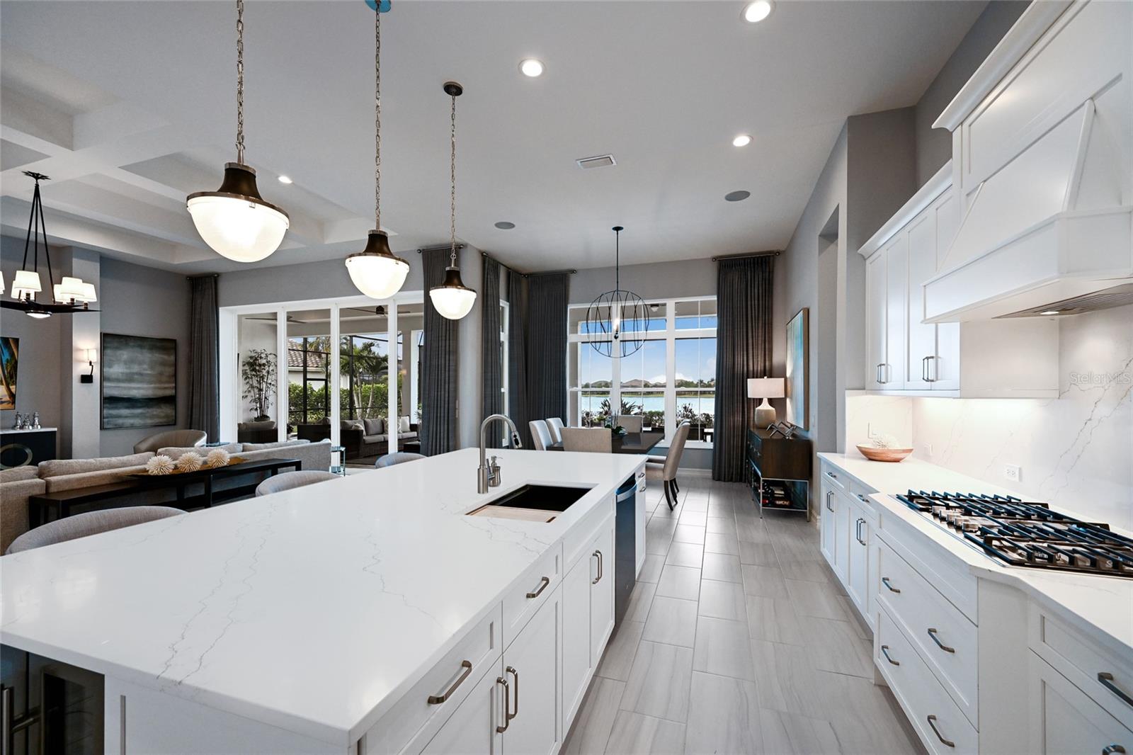 LAKE CLUB - Residential