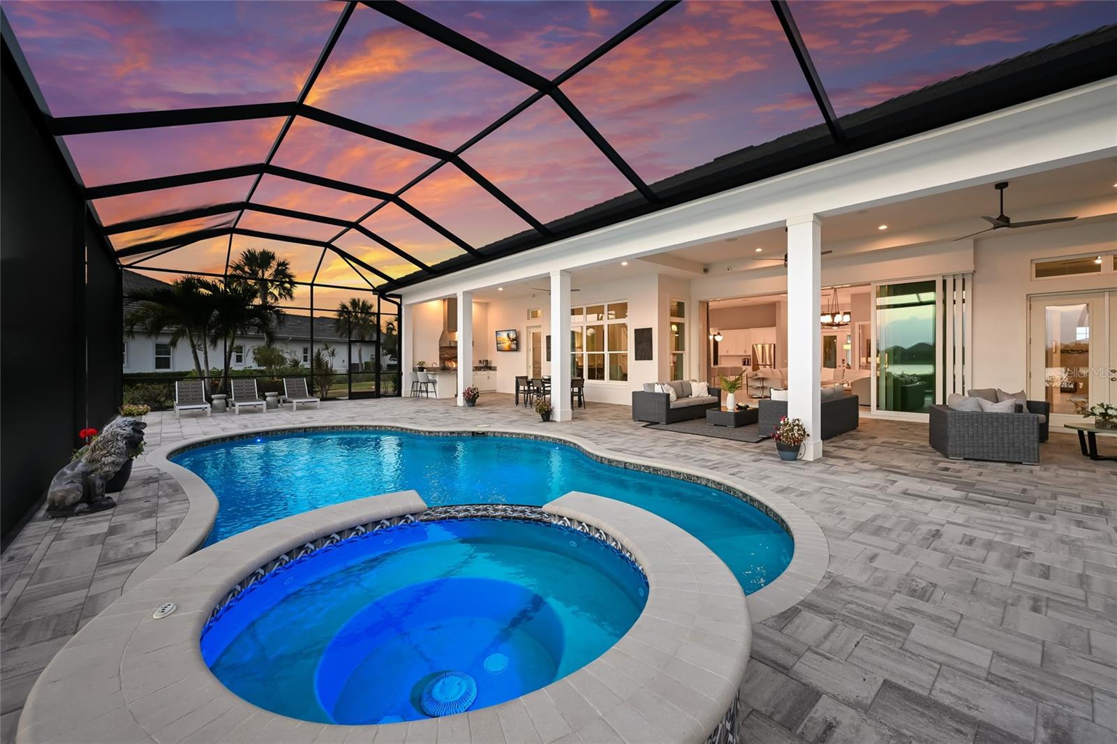 LAKE CLUB - Residential
