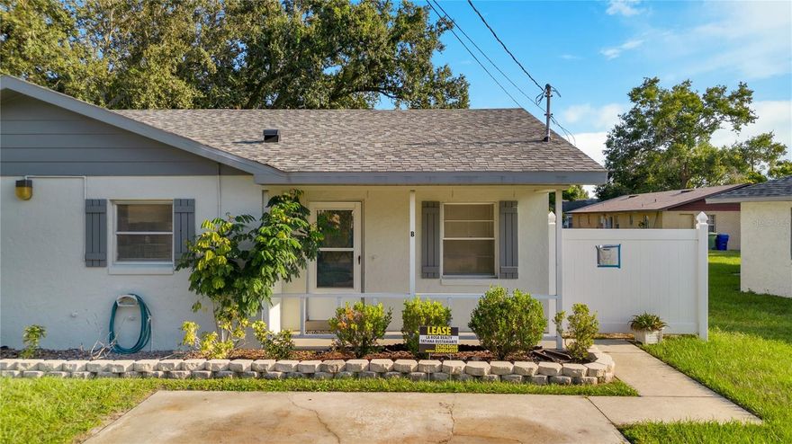 See this beautiful property with 2 beds and 1 bath all ready for you. The parking area is well kept and ready for your pleasure.
Call today!