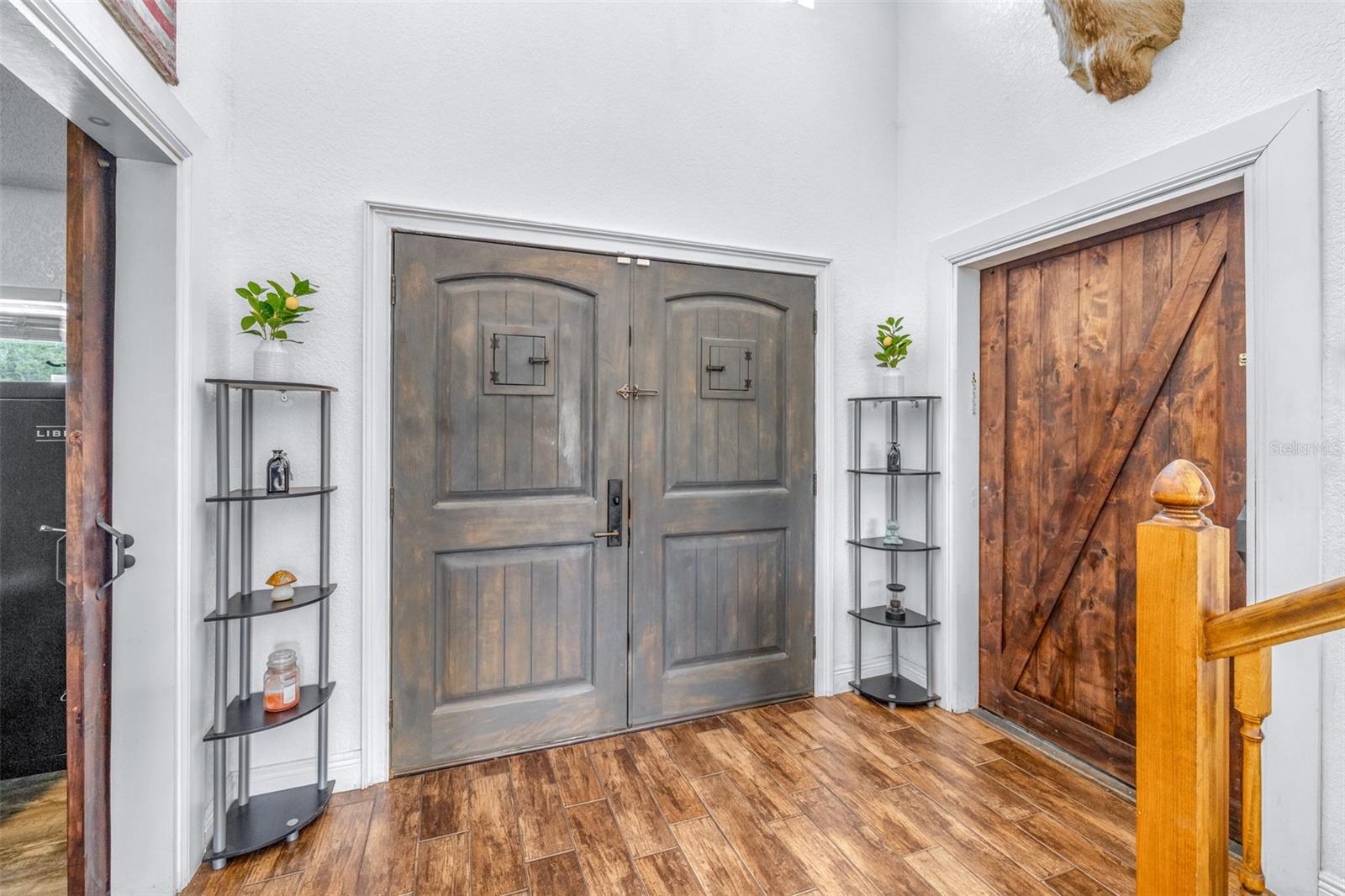 LAKE GREENBRIER CONDOMINUM (9035) - Residential