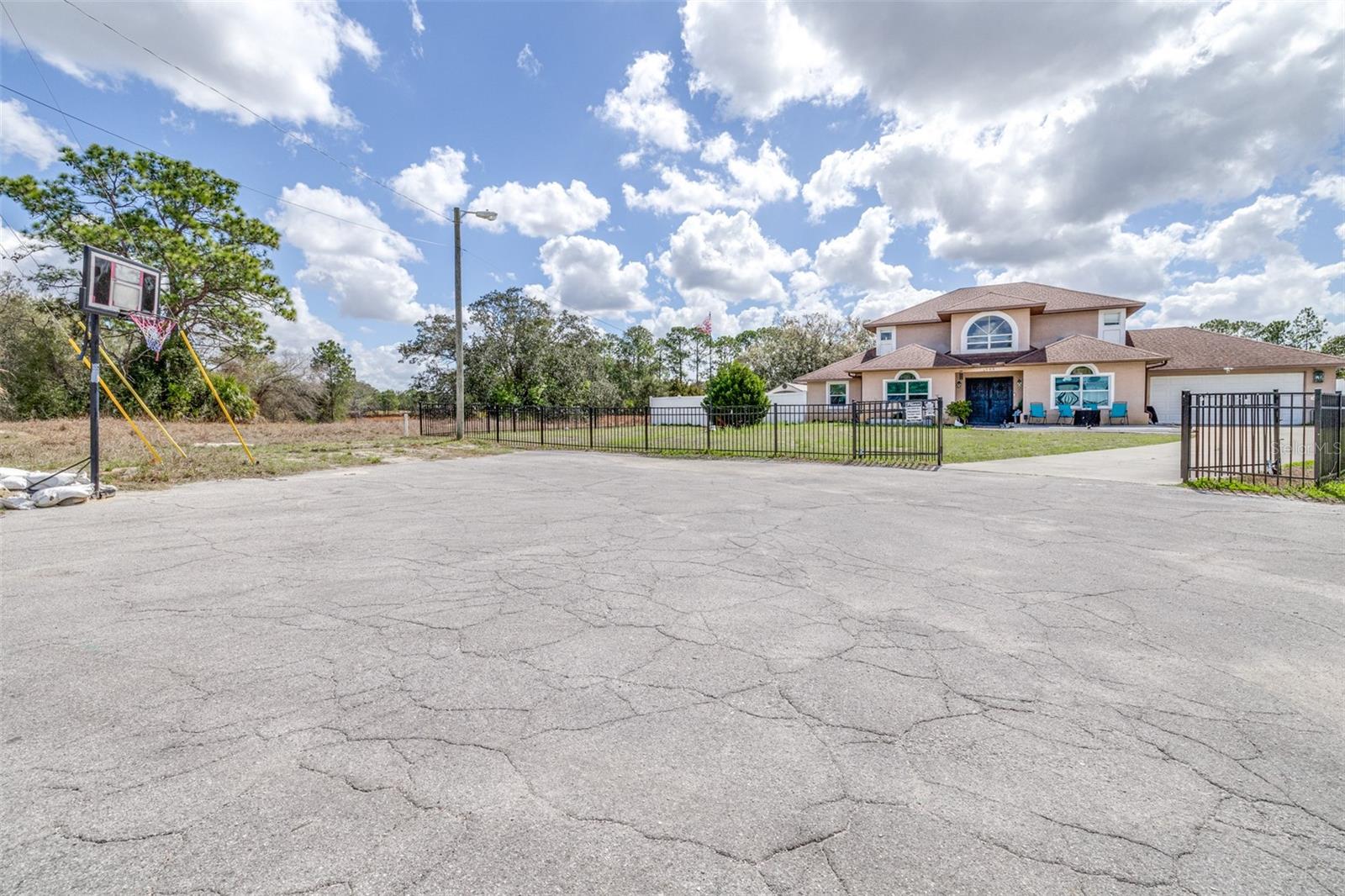 LAKE GREENBRIER CONDOMINUM (9035) - Residential