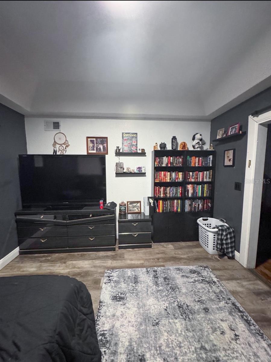 LAKE GREENBRIER CONDOMINUM (9035) - Residential