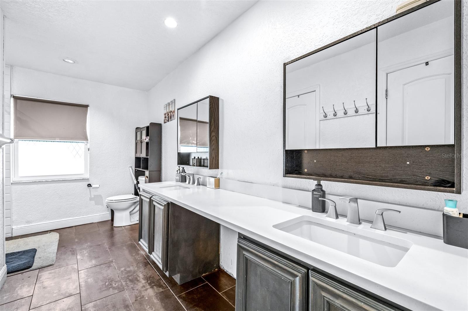 LAKE GREENBRIER CONDOMINUM (9035) - Residential