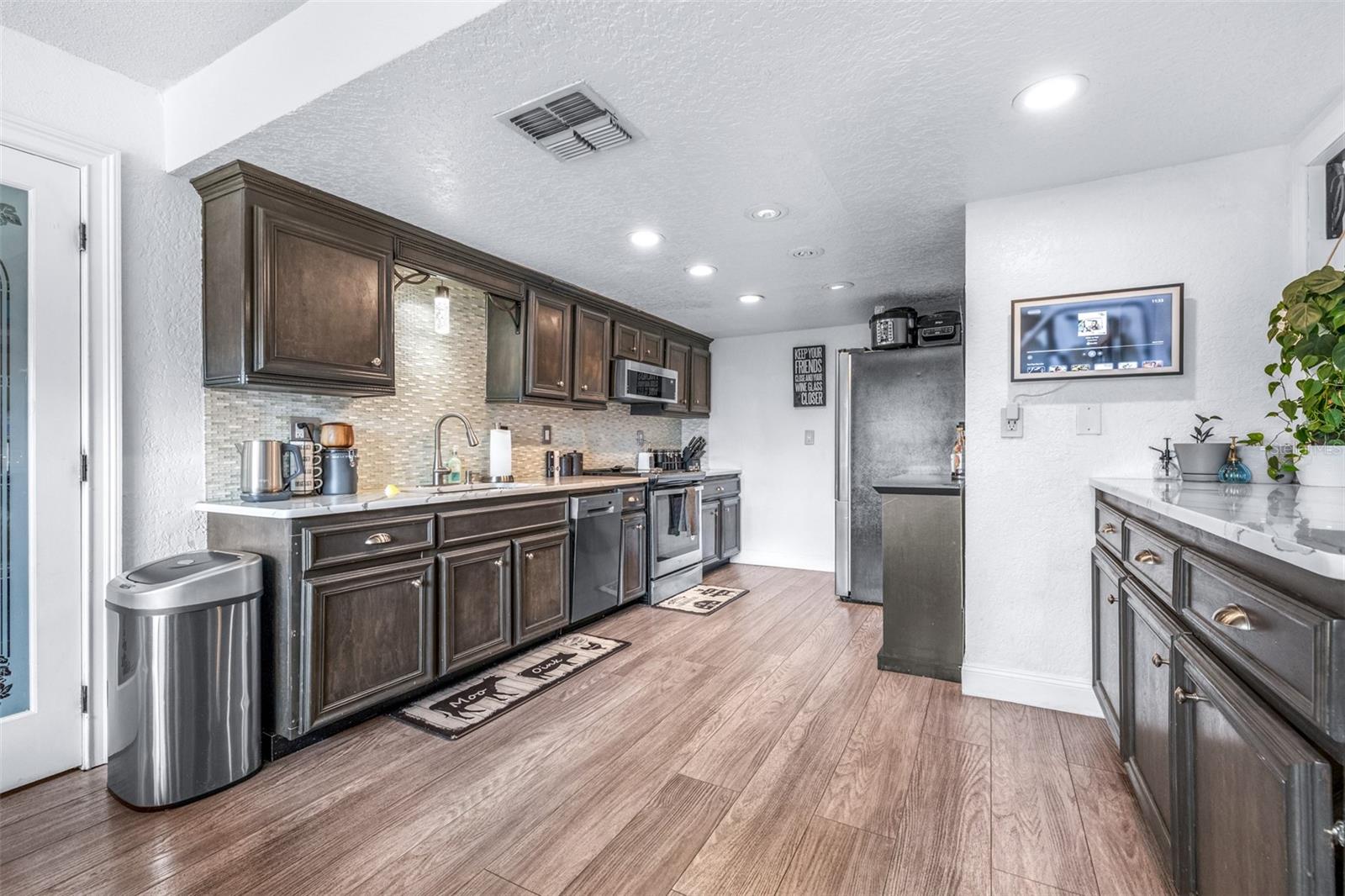 LAKE GREENBRIER CONDOMINUM (9035) - Residential