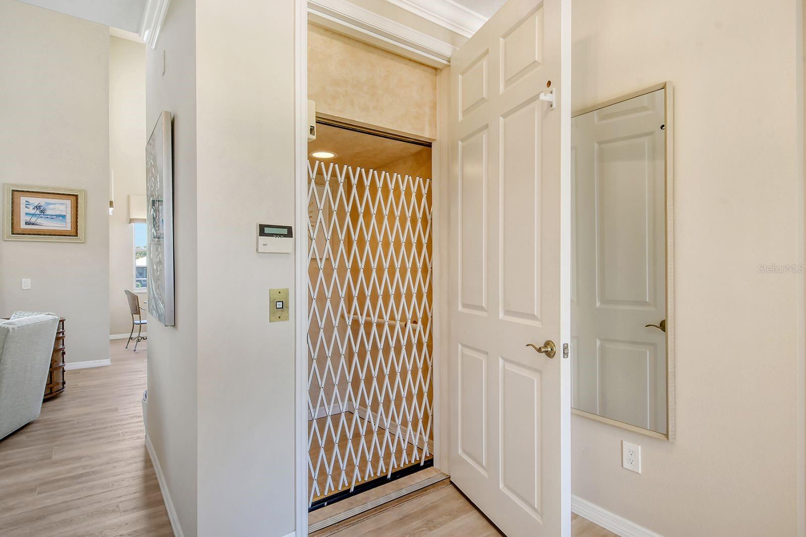 SIESTA BEACH - Residential Lease