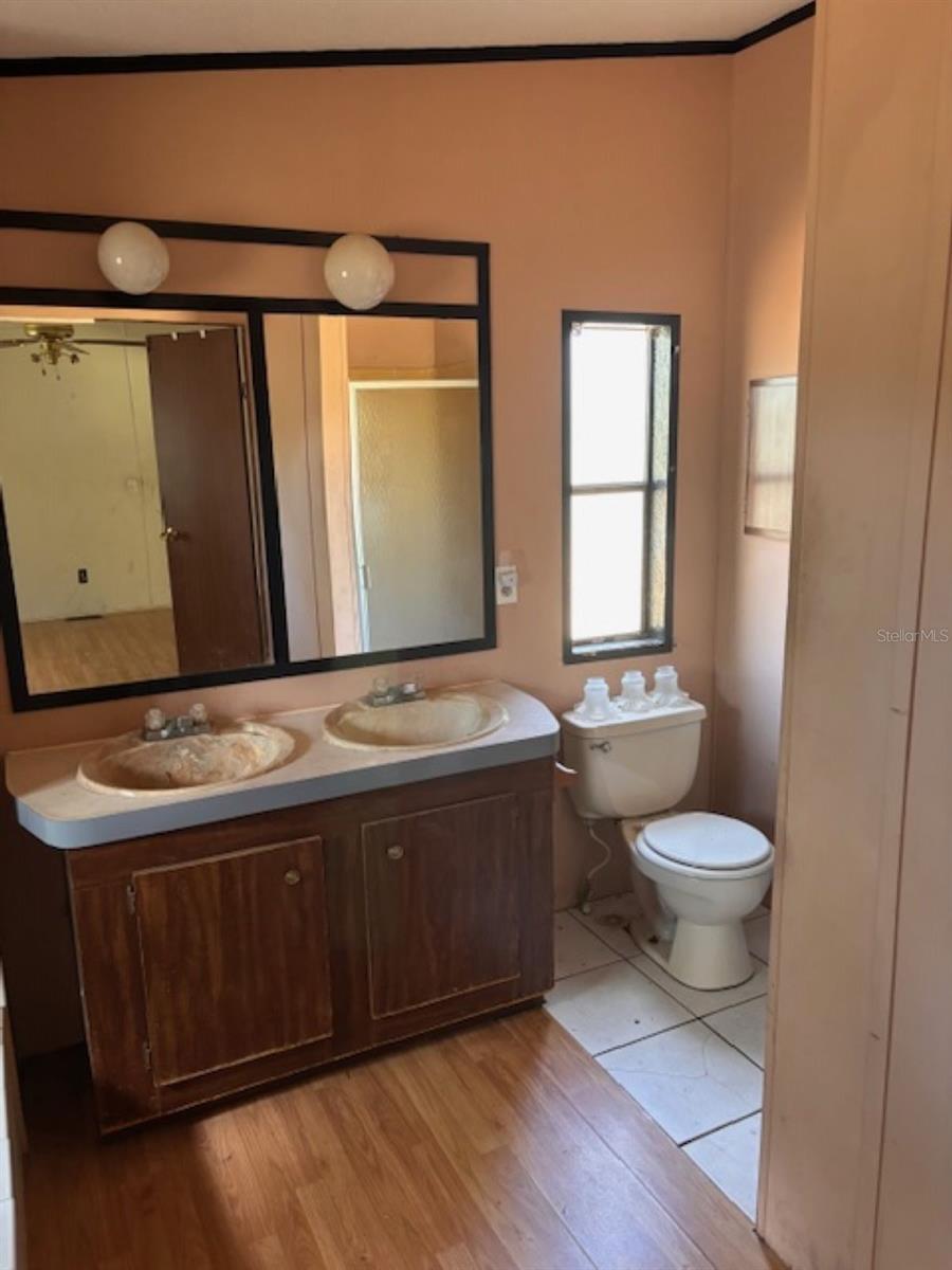 BEDFORD OAKS - Residential