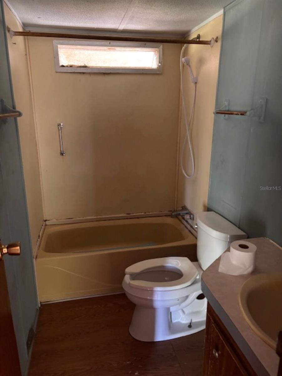 BEDFORD OAKS - Residential