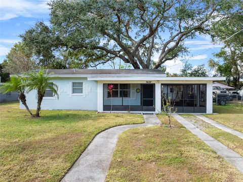 A home in WINTER HAVEN