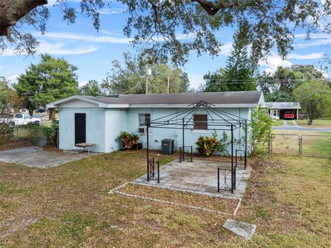 A home in WINTER HAVEN