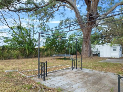 A home in WINTER HAVEN