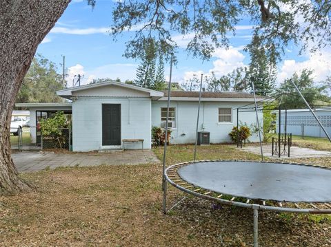 A home in WINTER HAVEN