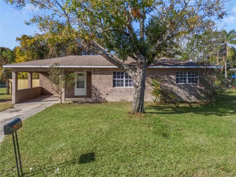 A home in DEBARY