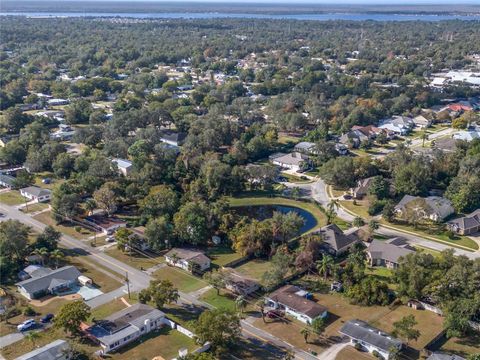 A home in DEBARY