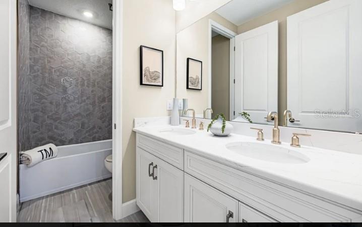 VICTORIA LAKES - Residential