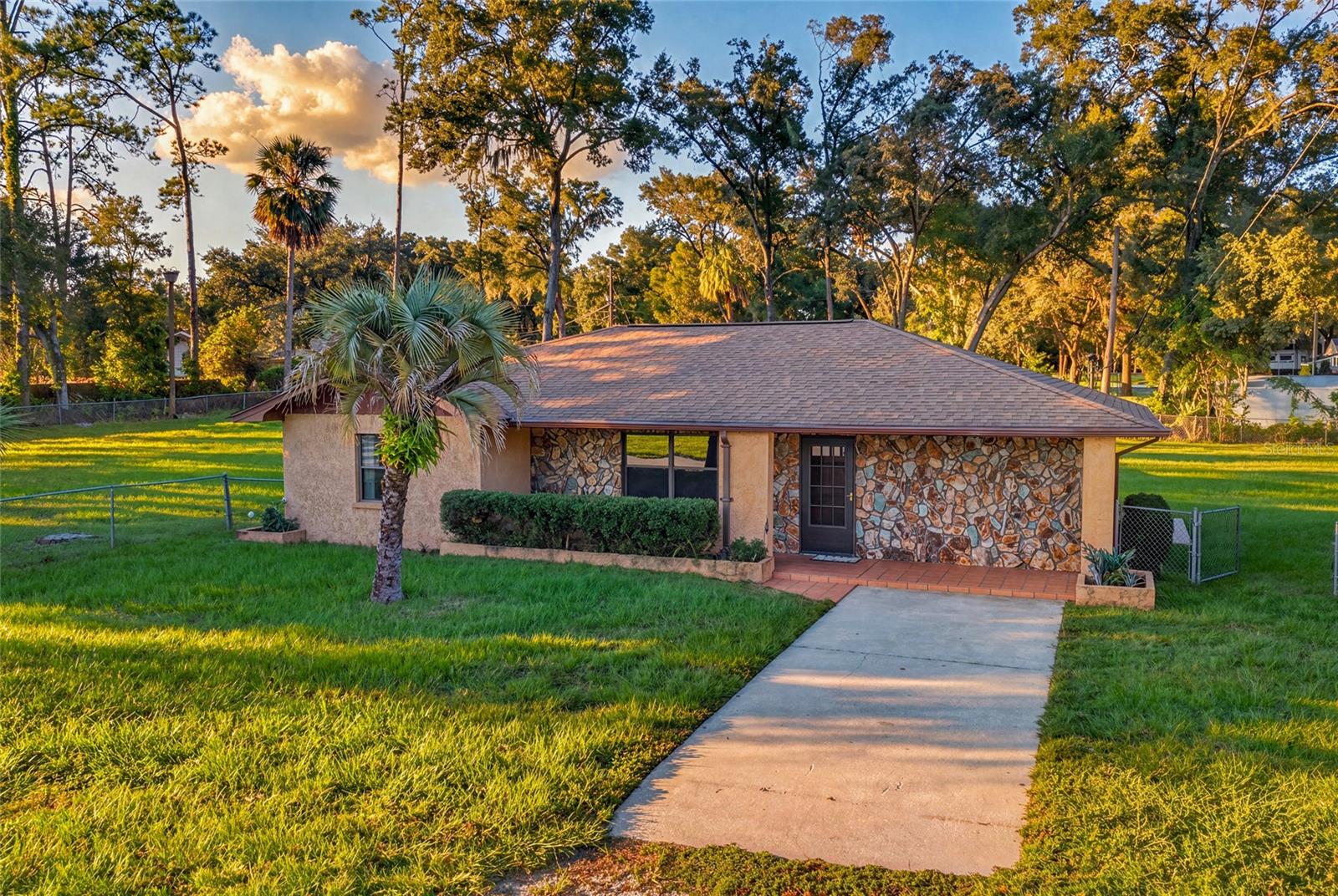 5201 E JASMINE LANE