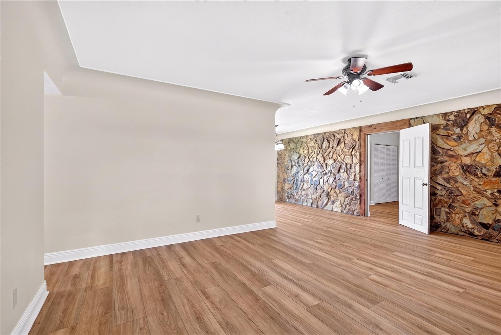5201 E JASMINE LANE