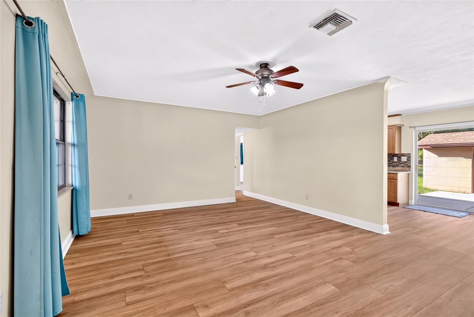 5201 E JASMINE LANE