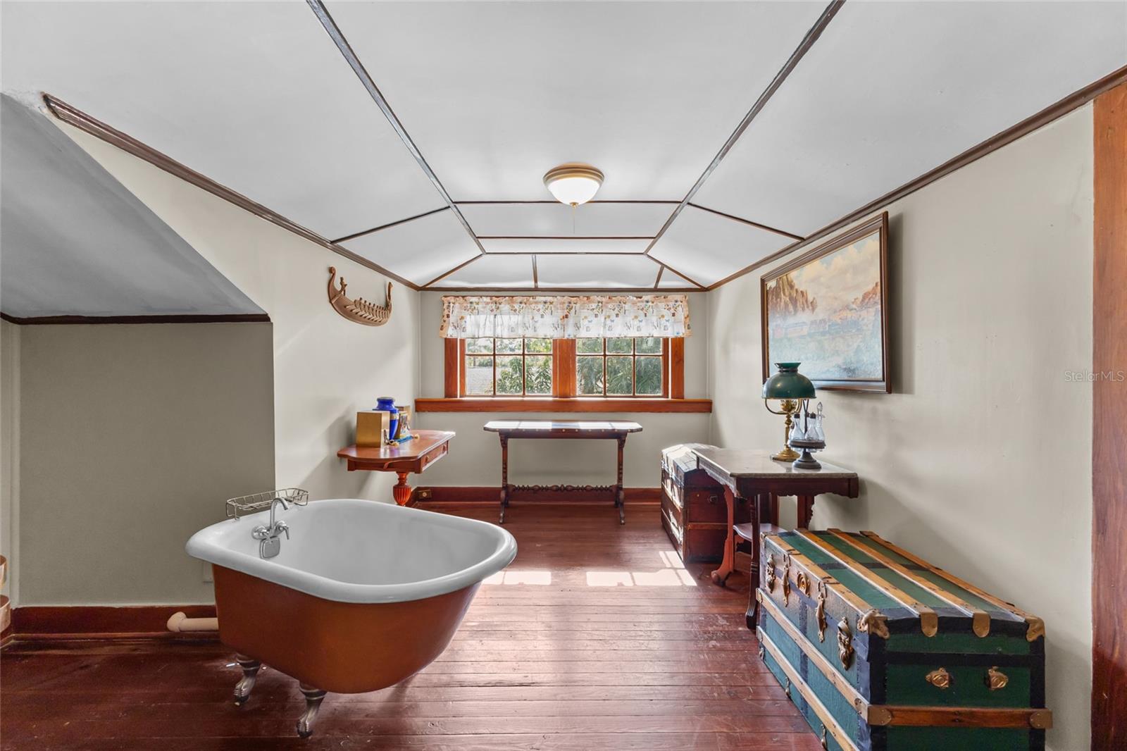 TUCKERS SUB - Residential