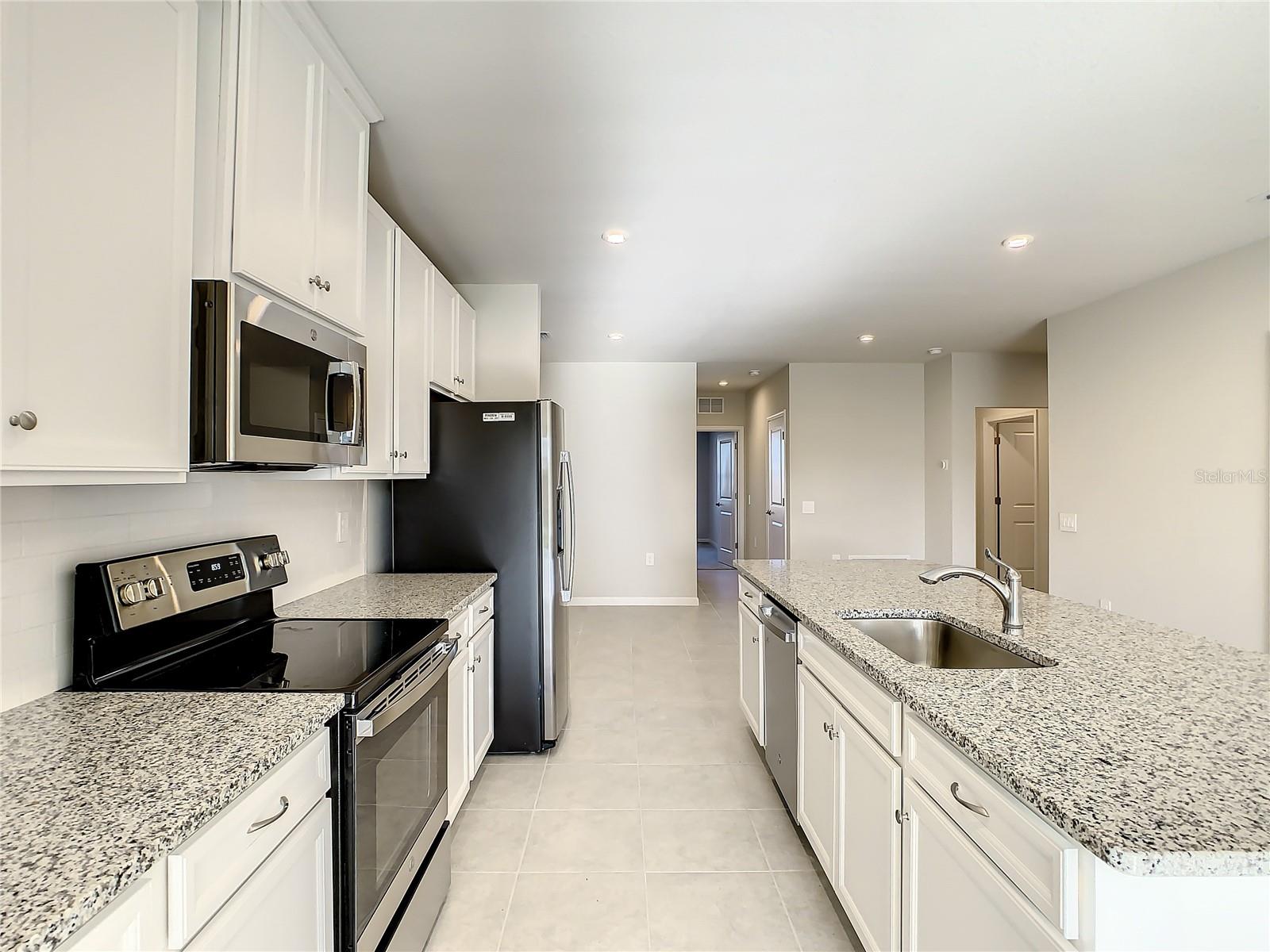 PALMS/WEST PORT - Residential Lease