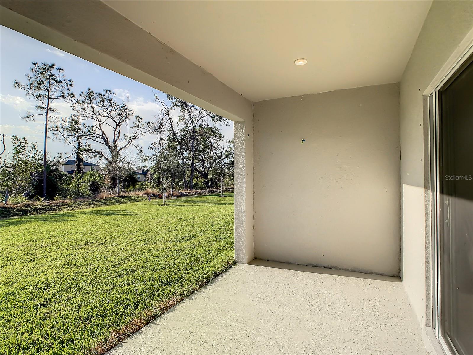 PALMS/WEST PORT - Residential Lease