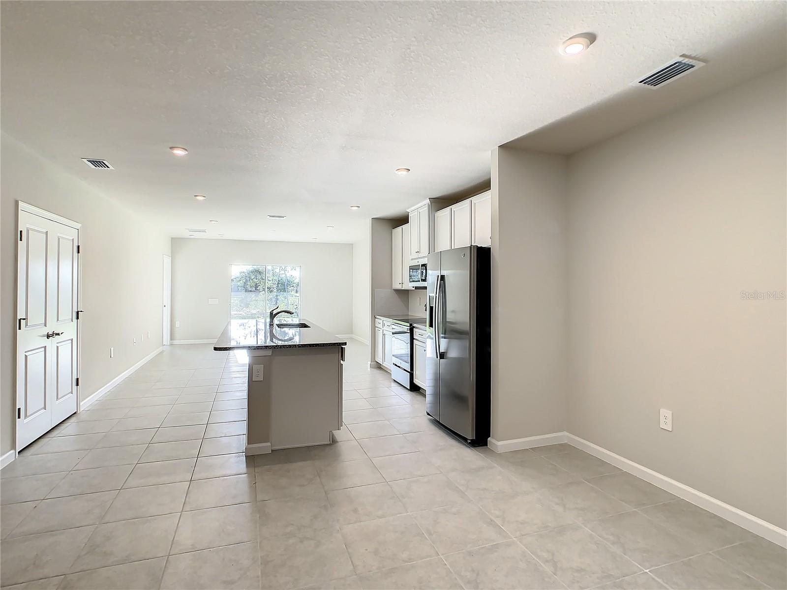 PALMS/WEST PORT - Residential Lease