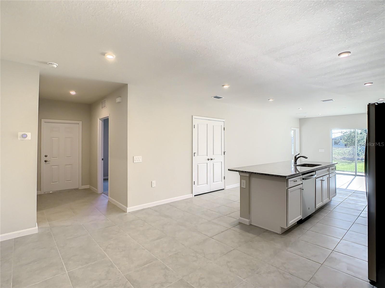 PALMS/WEST PORT - Residential Lease