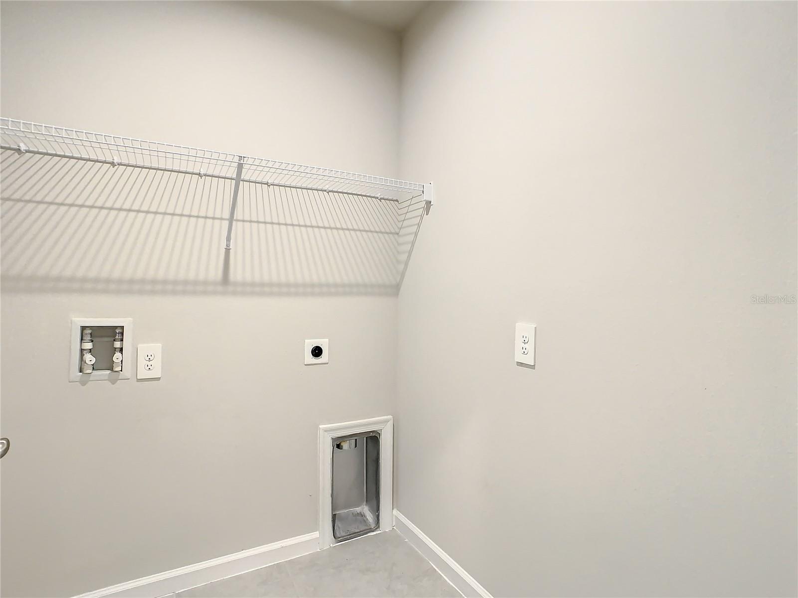 PALMS/WEST PORT - Residential Lease
