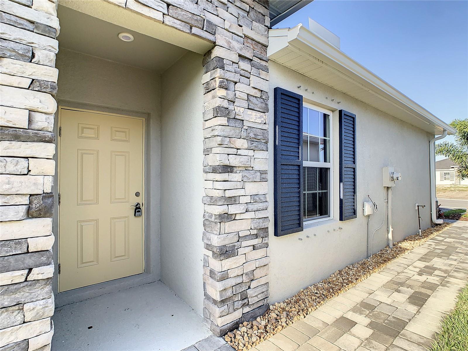 PALMS/WEST PORT - Residential Lease