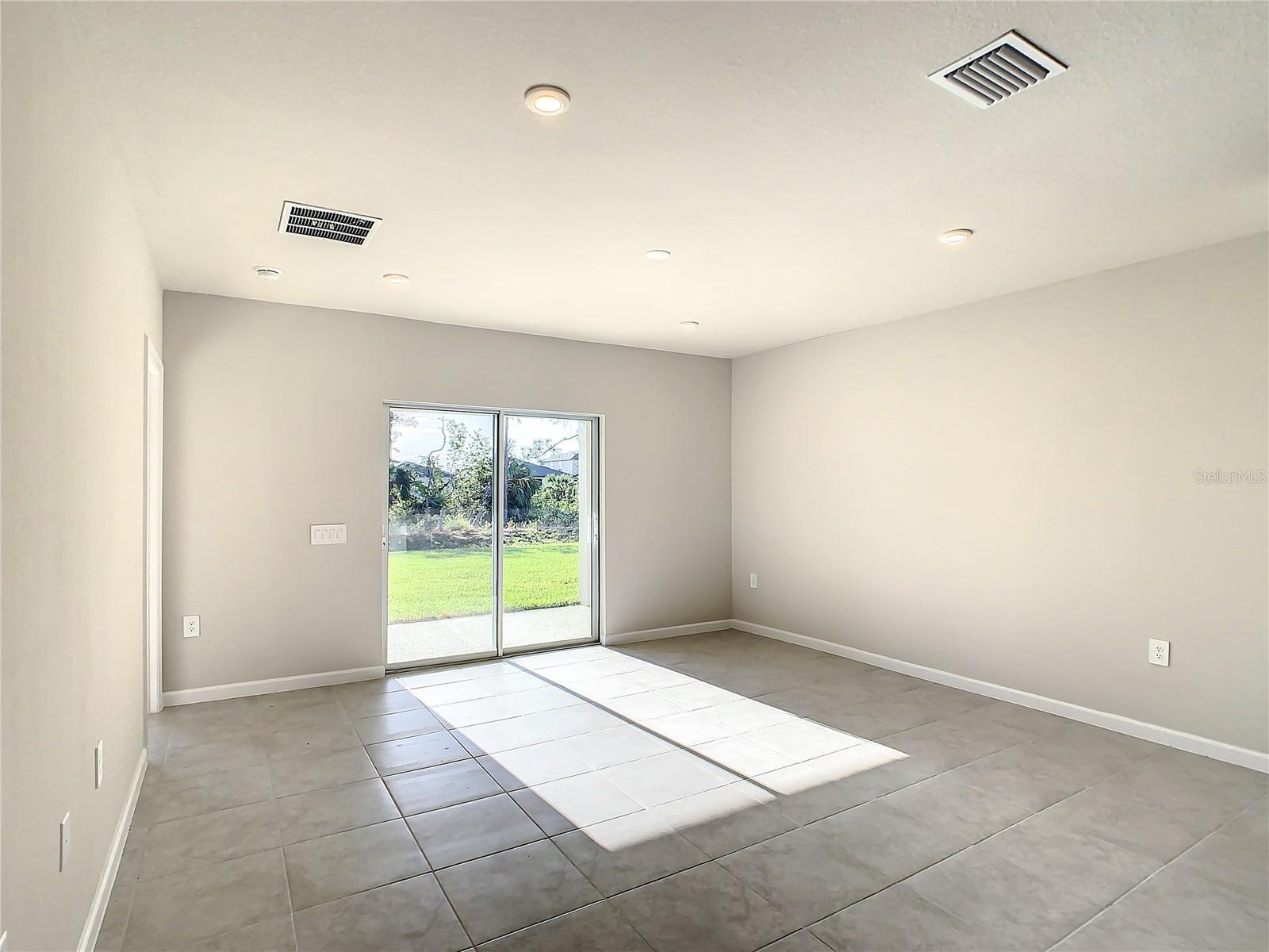 PALMS/WEST PORT - Residential Lease
