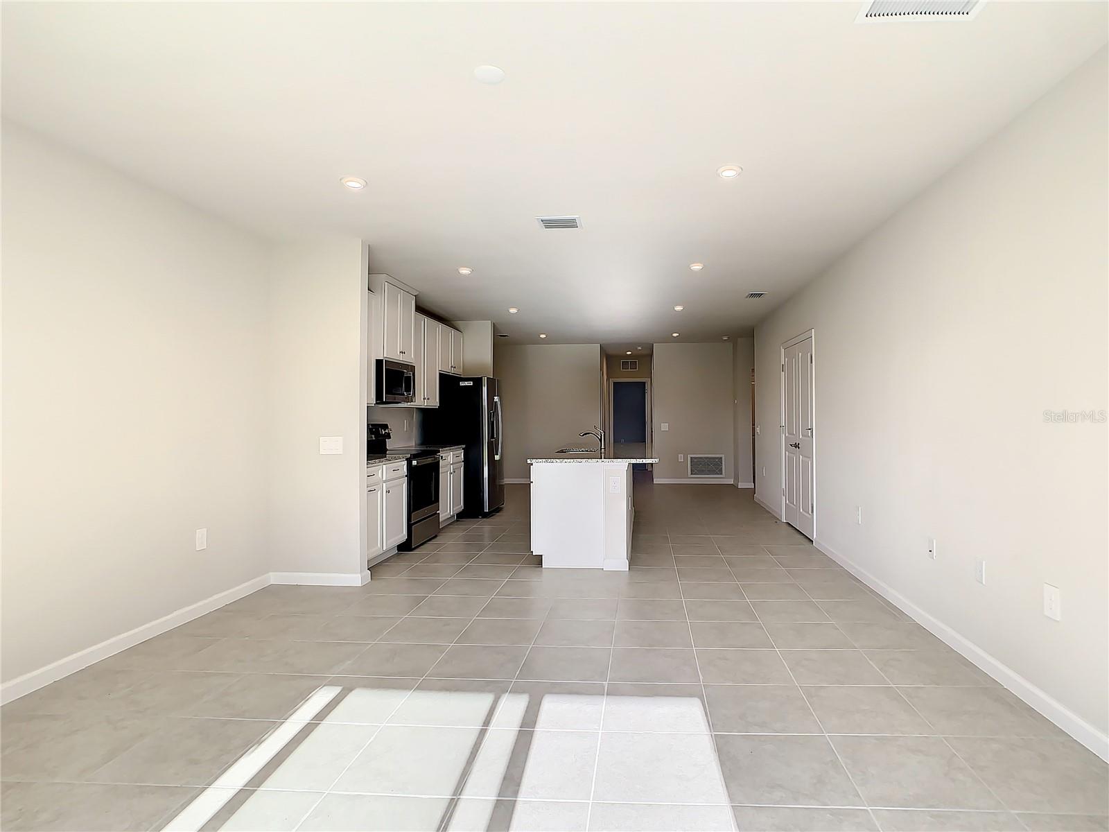 PALMS/WEST PORT - Residential Lease