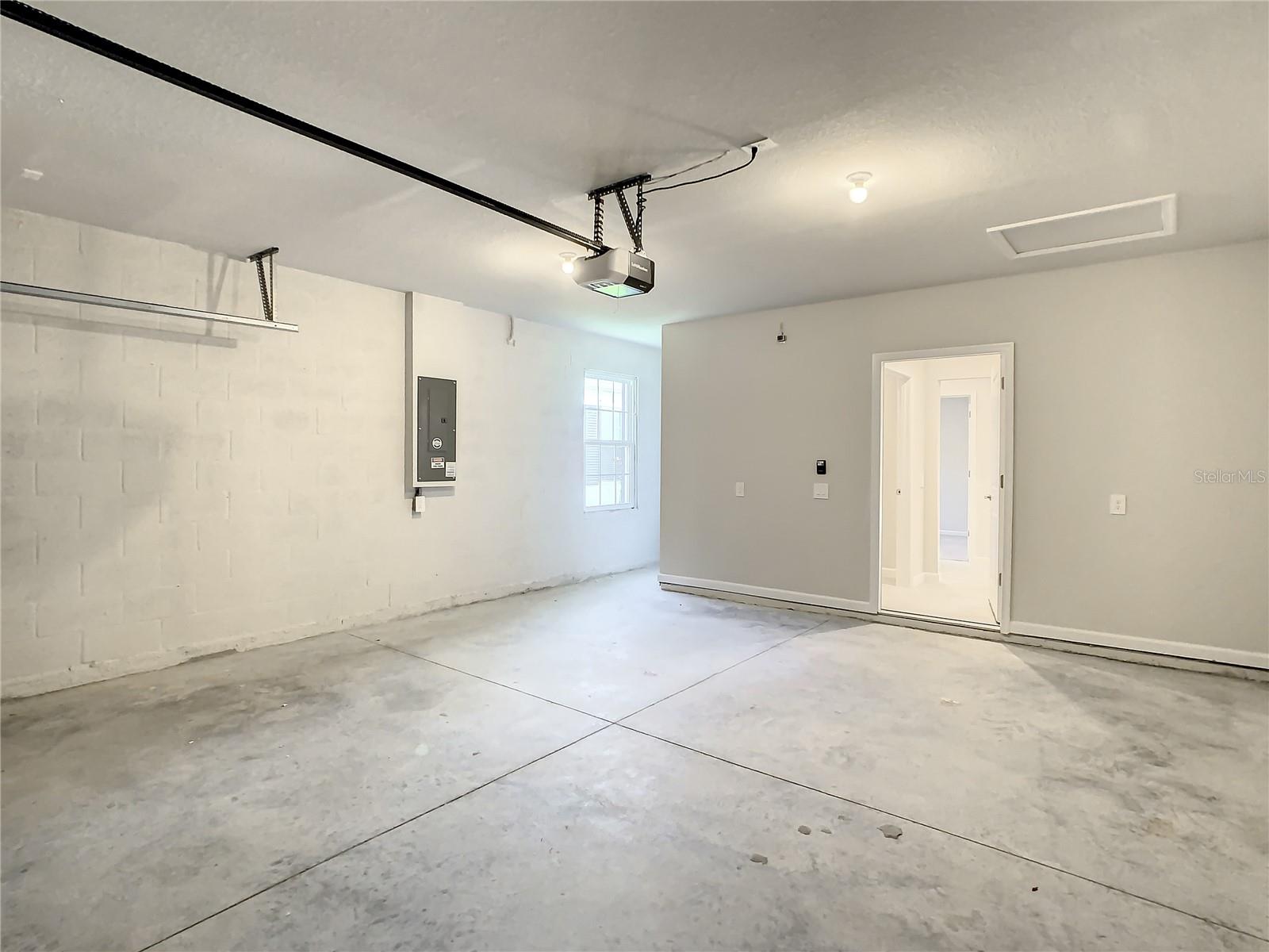 PALMS/WEST PORT - Residential Lease