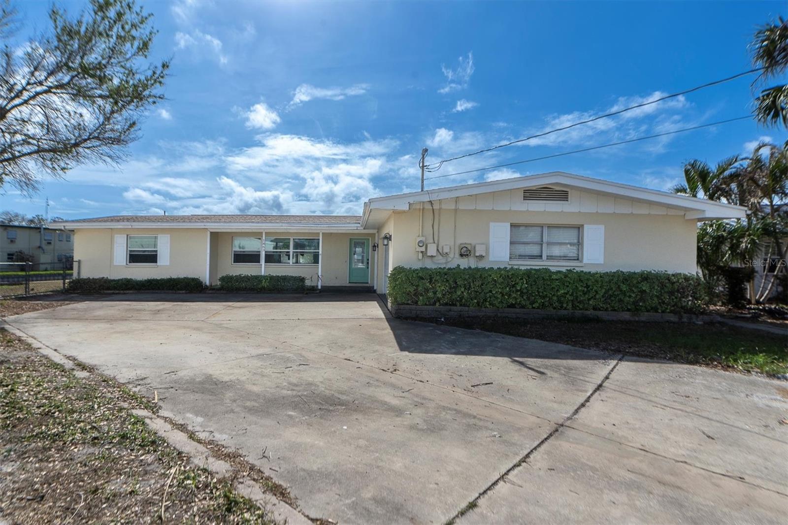 1863 VENETIAN POINT DRIVE