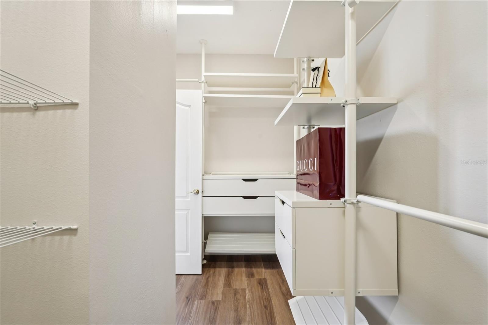 LAKES WINDERMERE PH 01 49 108 - Residential