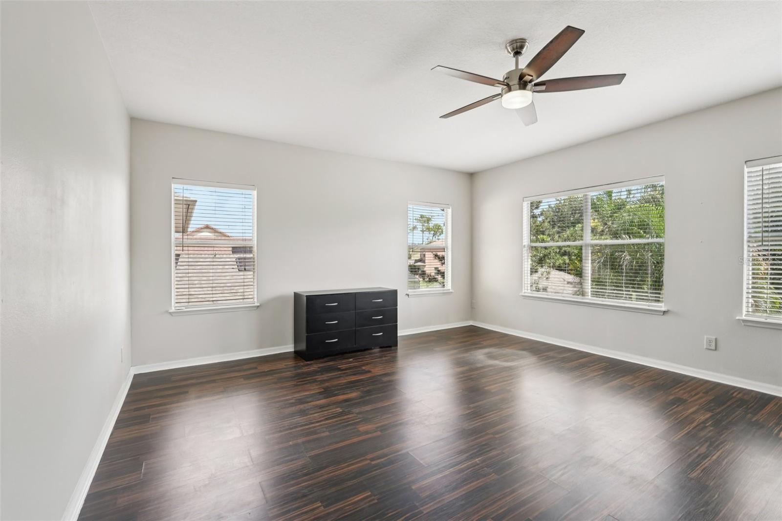 LAKES WINDERMERE PH 01 49 108 - Residential