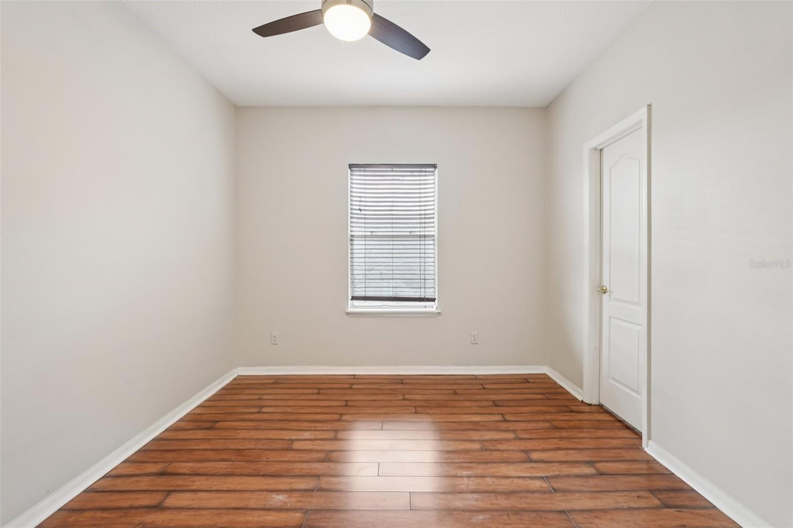 LAKES WINDERMERE PH 01 49 108 - Residential