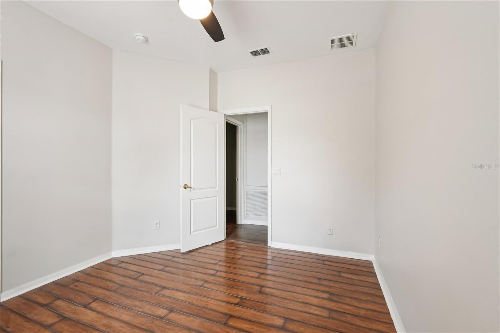 LAKES WINDERMERE PH 01 49 108 - Residential